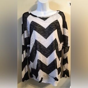 (NWT) Chelsea & Theodore Ladies Size Medium Black & White Stripe Pullover